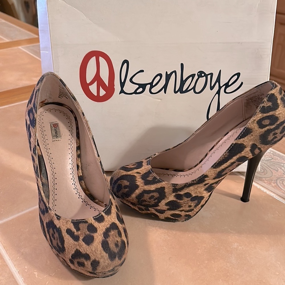 EUC lsenboye Heels